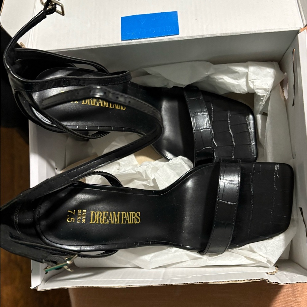 Dream pairs black heels size 7.5